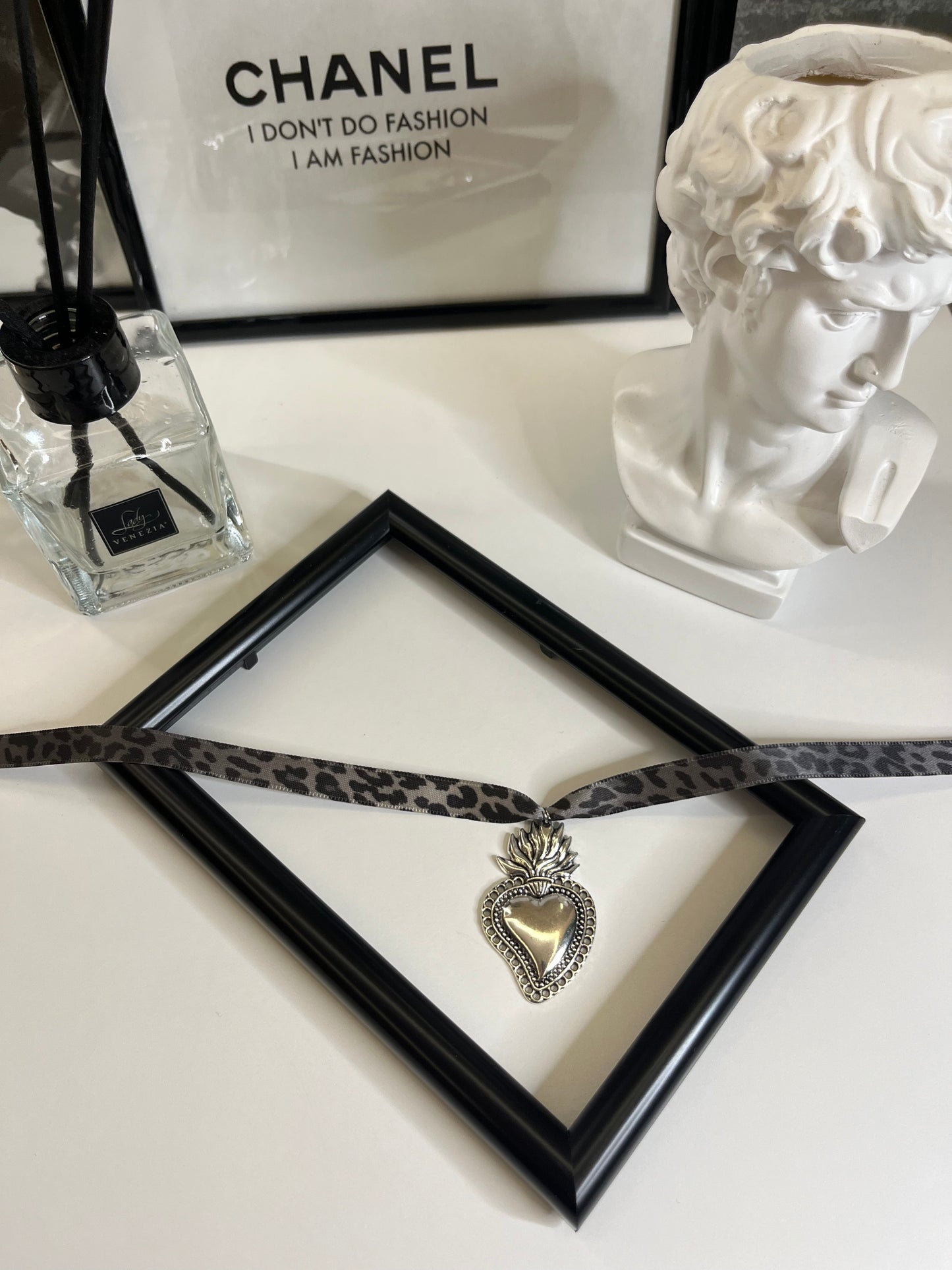Chocker Sacred Heart Isabel silver