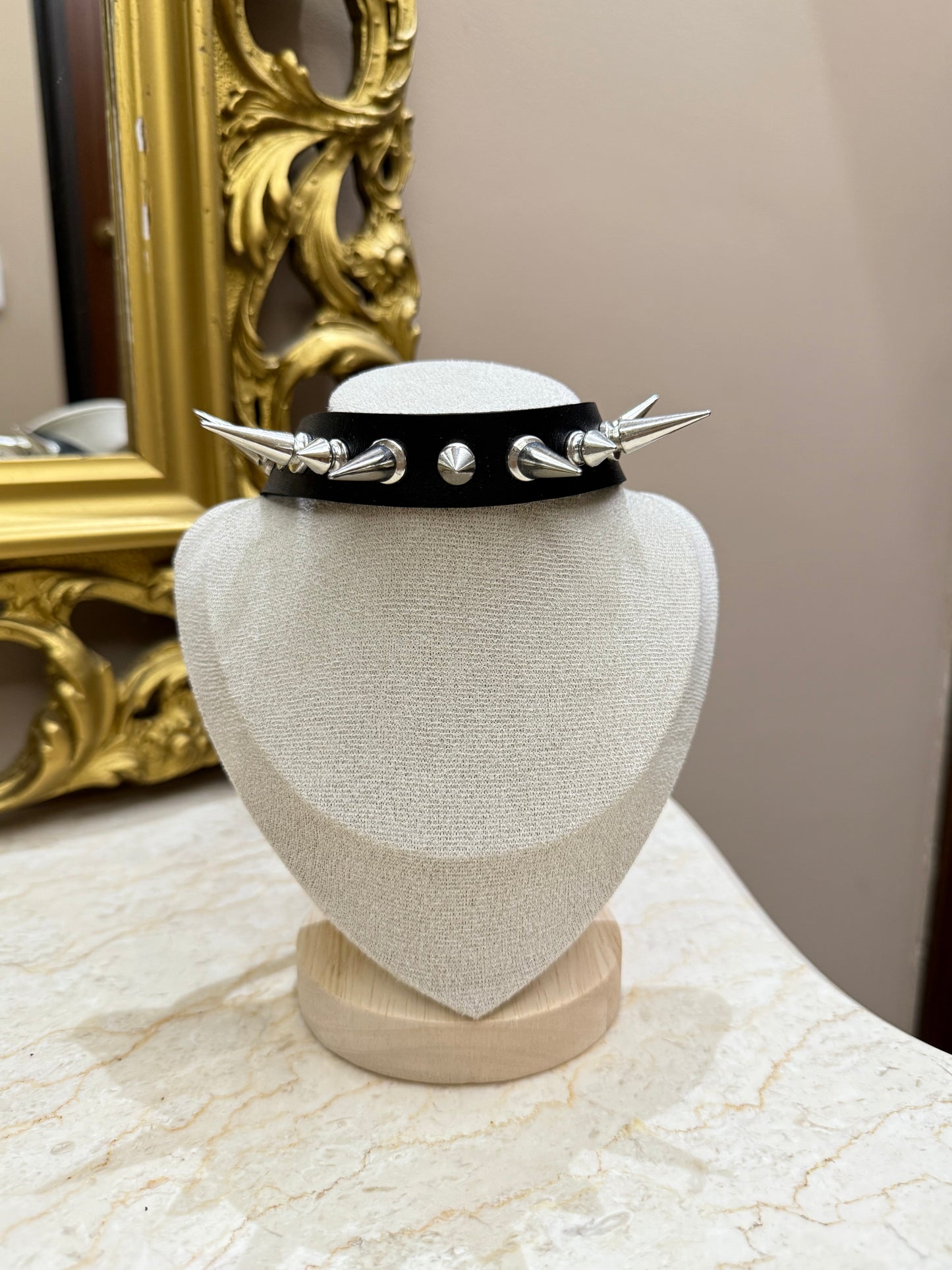 Chocker punkish
