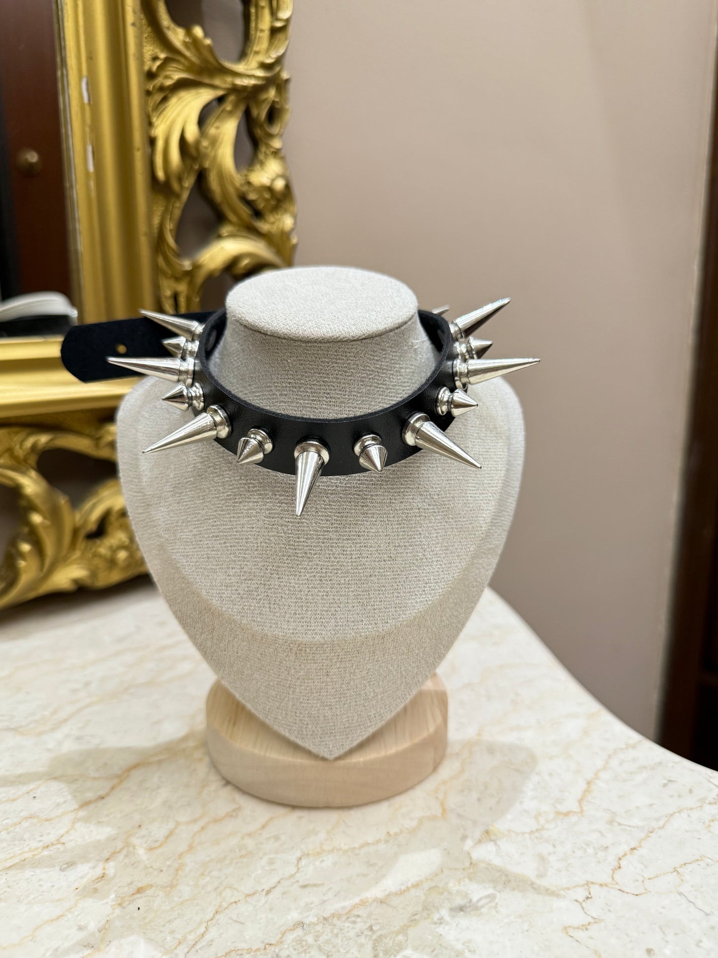 Chocker punkish