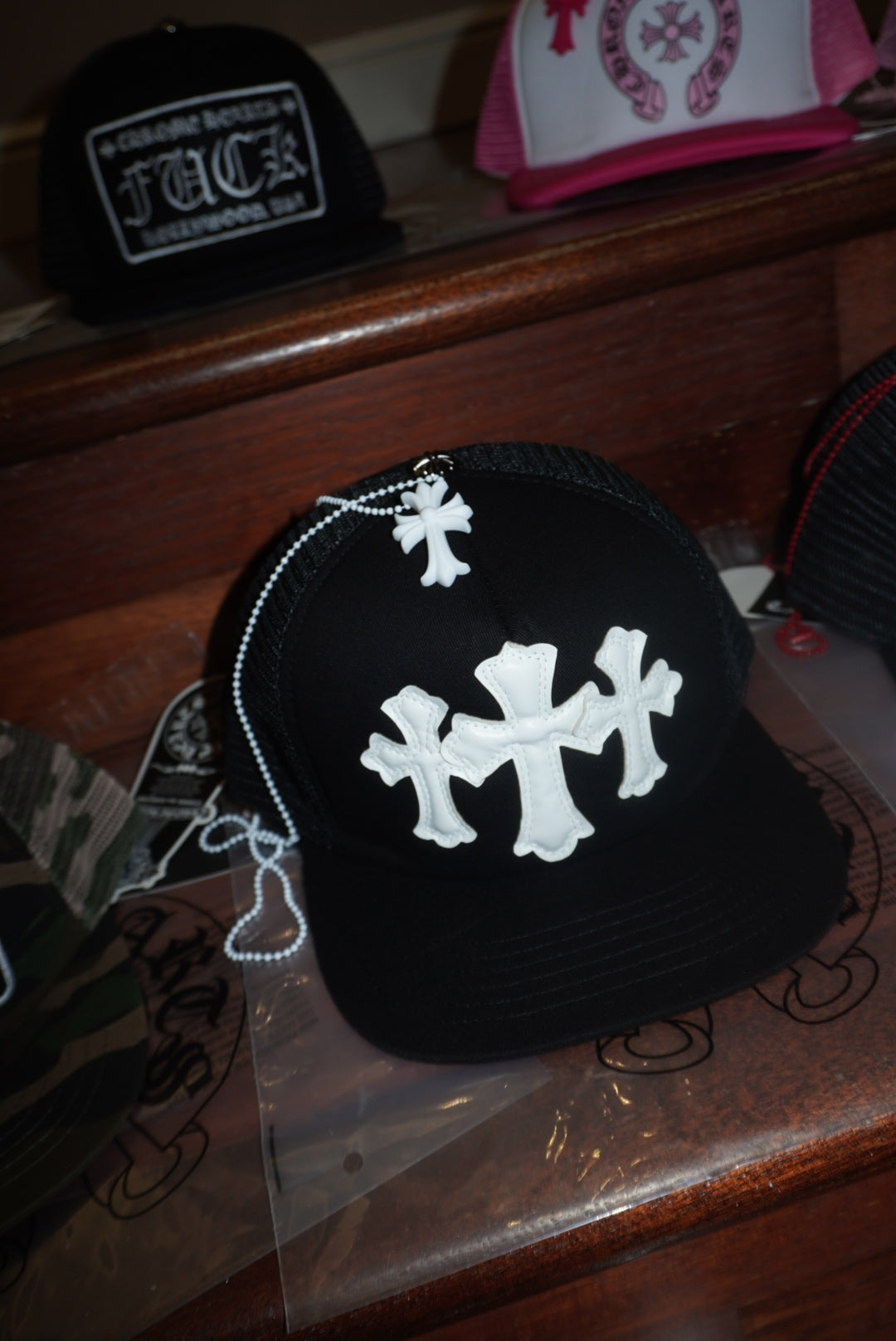 Combo Chrome cappello e collana white