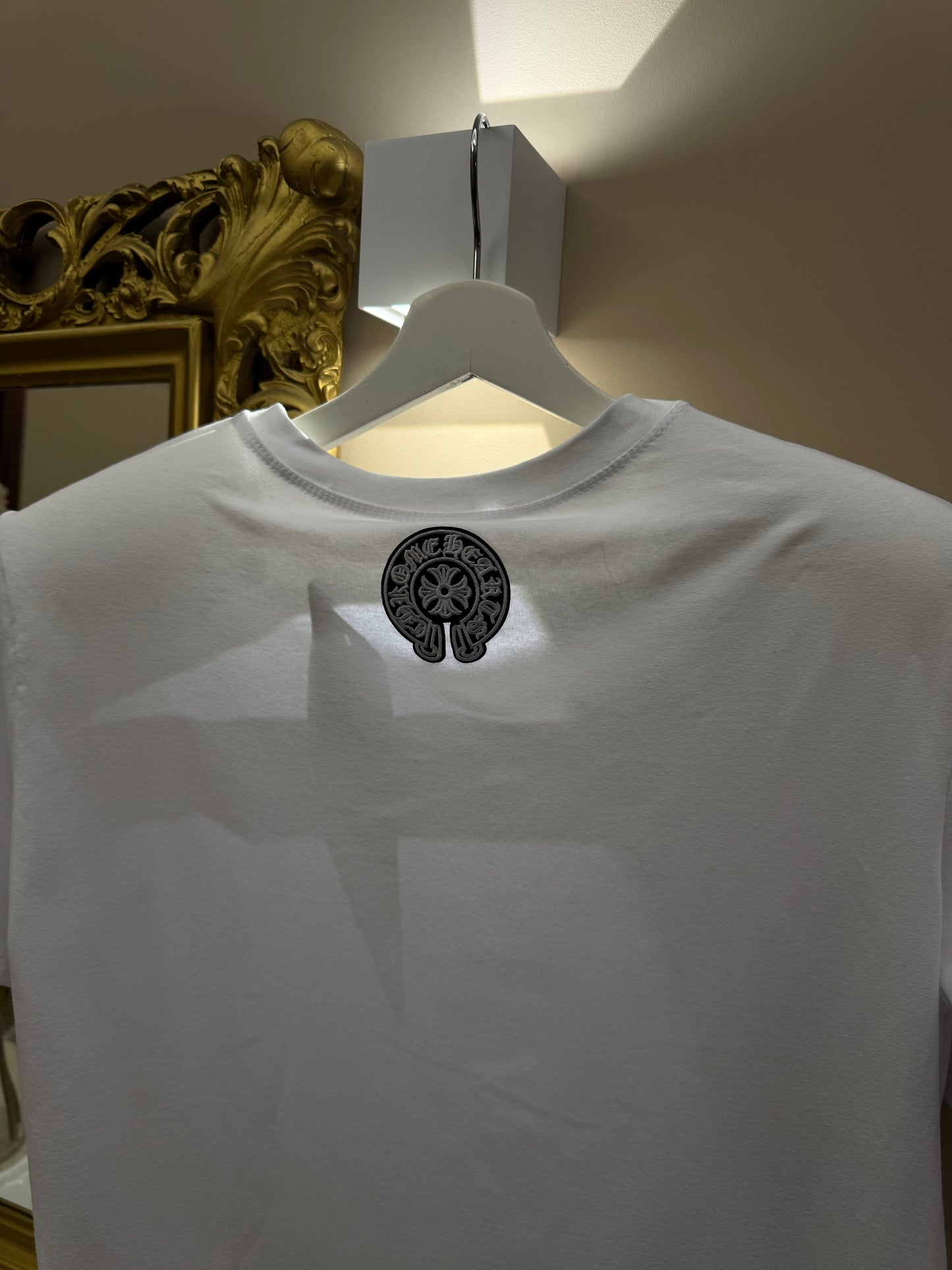T-shirt over mod chrome White