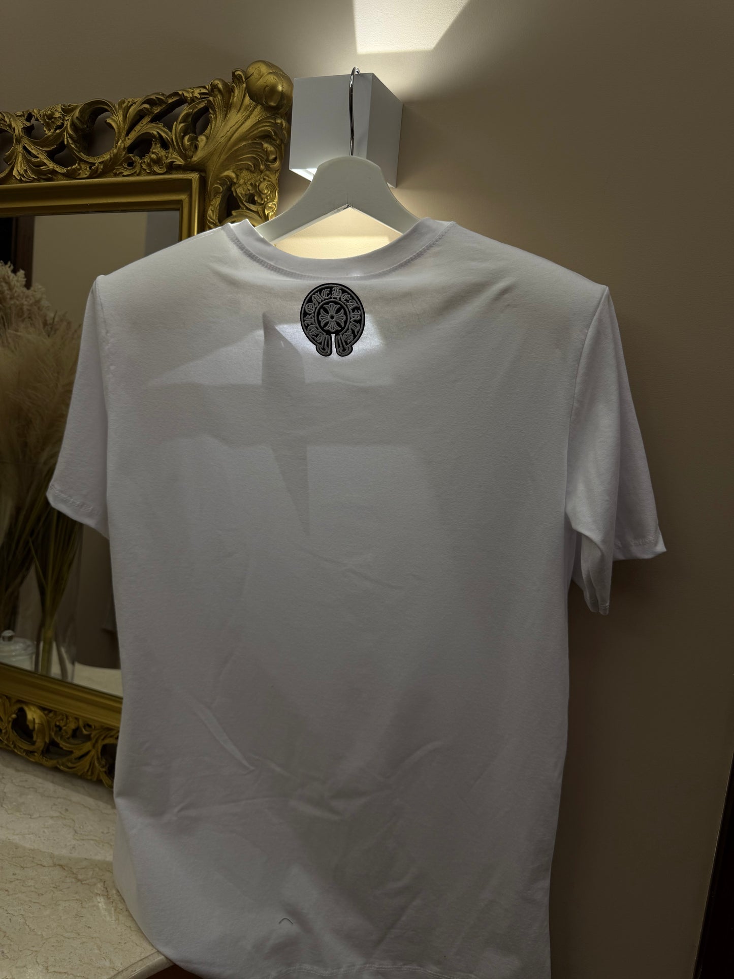 T-shirt over mod chrome White