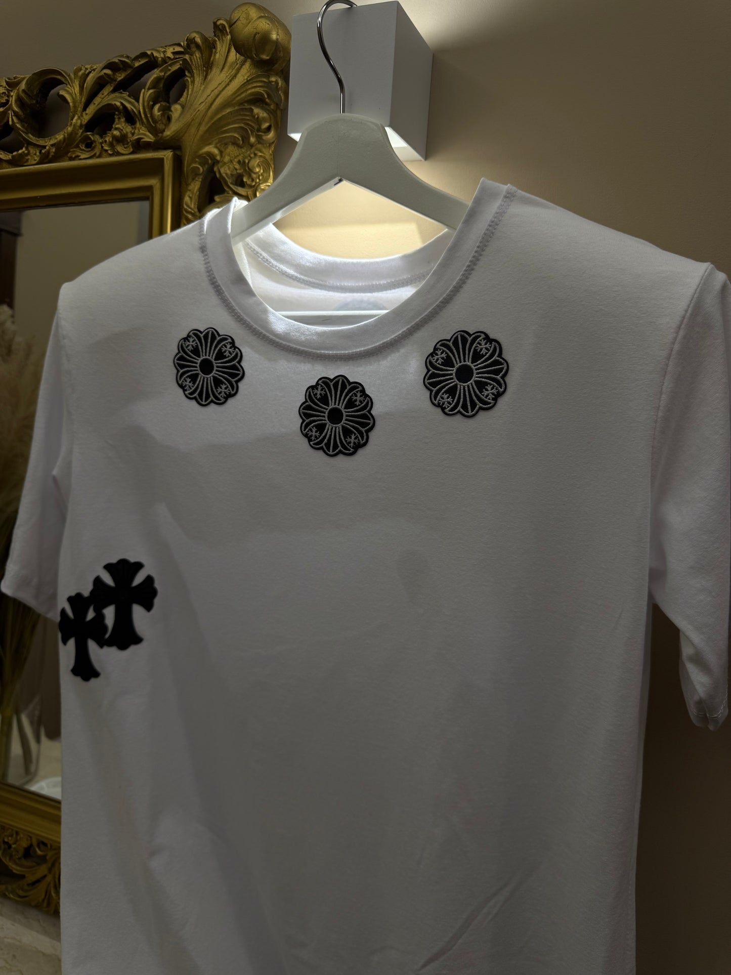 T-shirt over mod chrome White