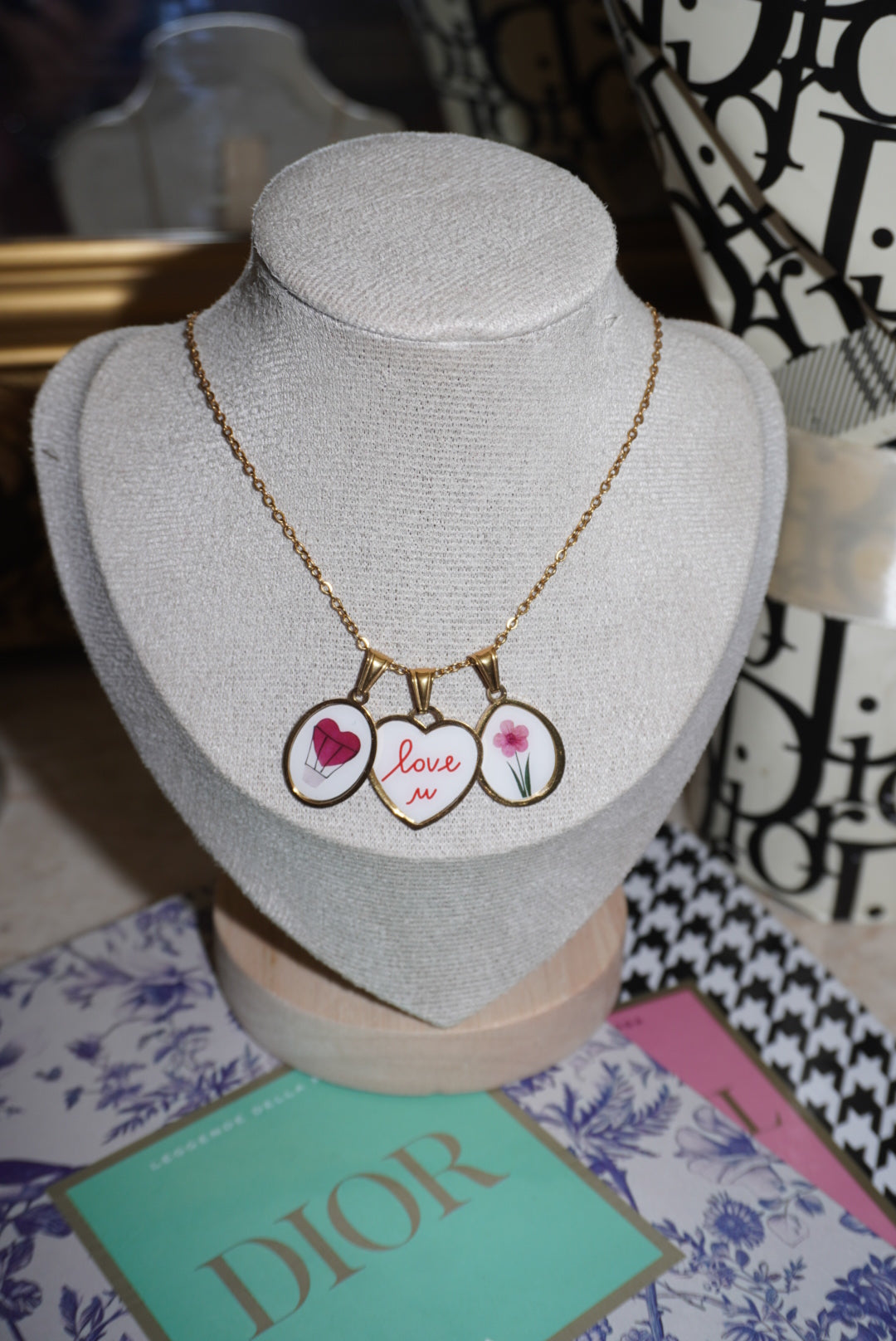 Collana Three Magic