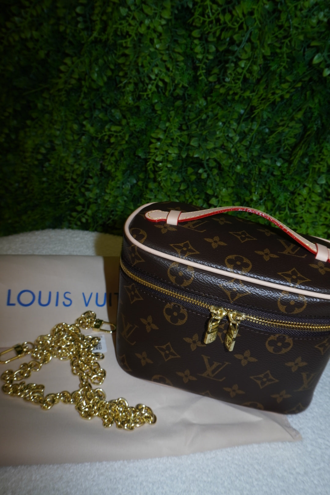 Beauty Lv (dustbag)