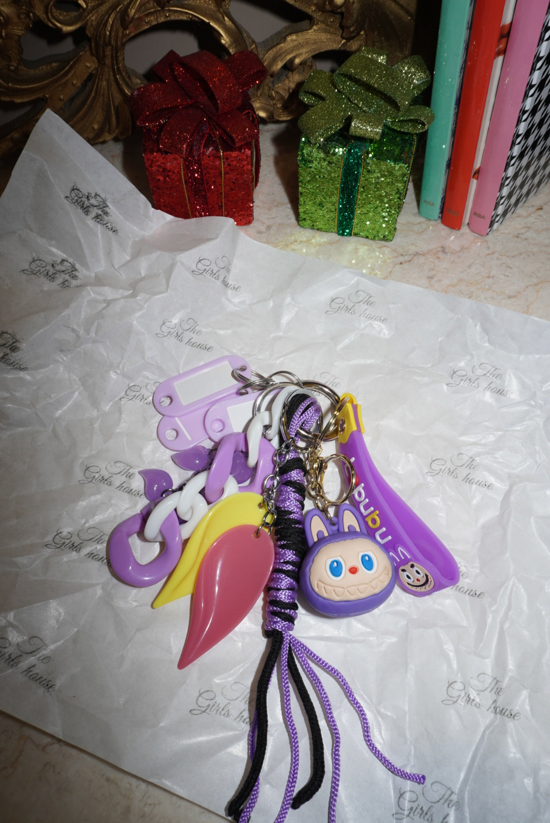 Charms viola with labubu