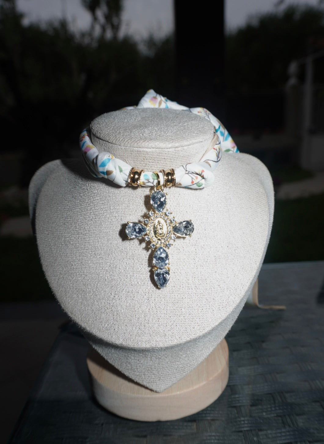 Chocker Cross Babe