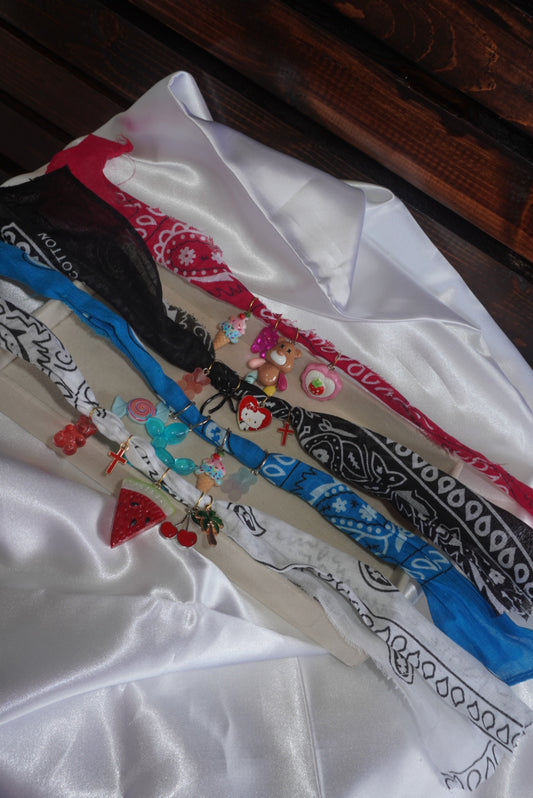 Cavigliera bandana con charms