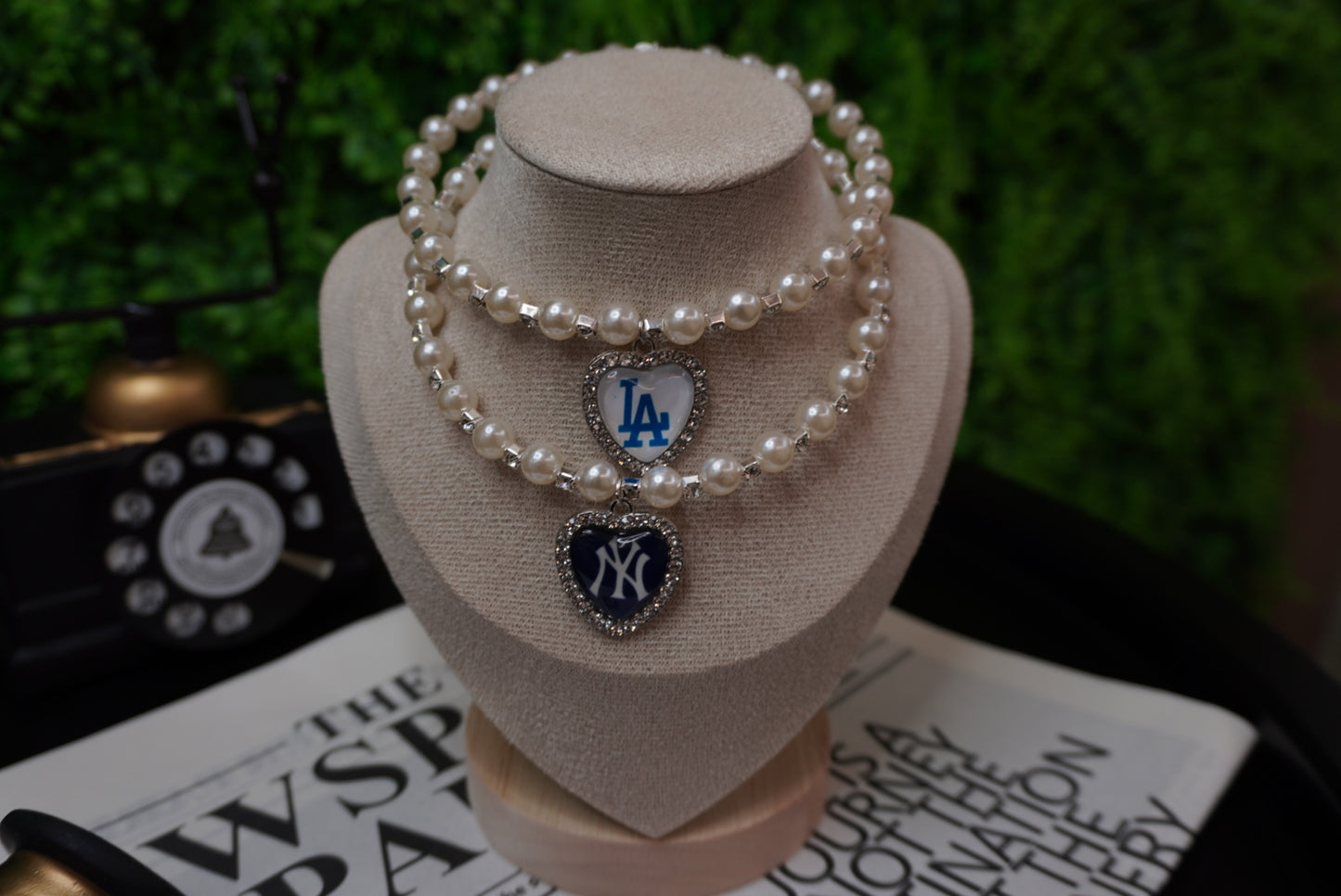 Collier perle New Era e Los Angeles con orecchini punti luce in regalo