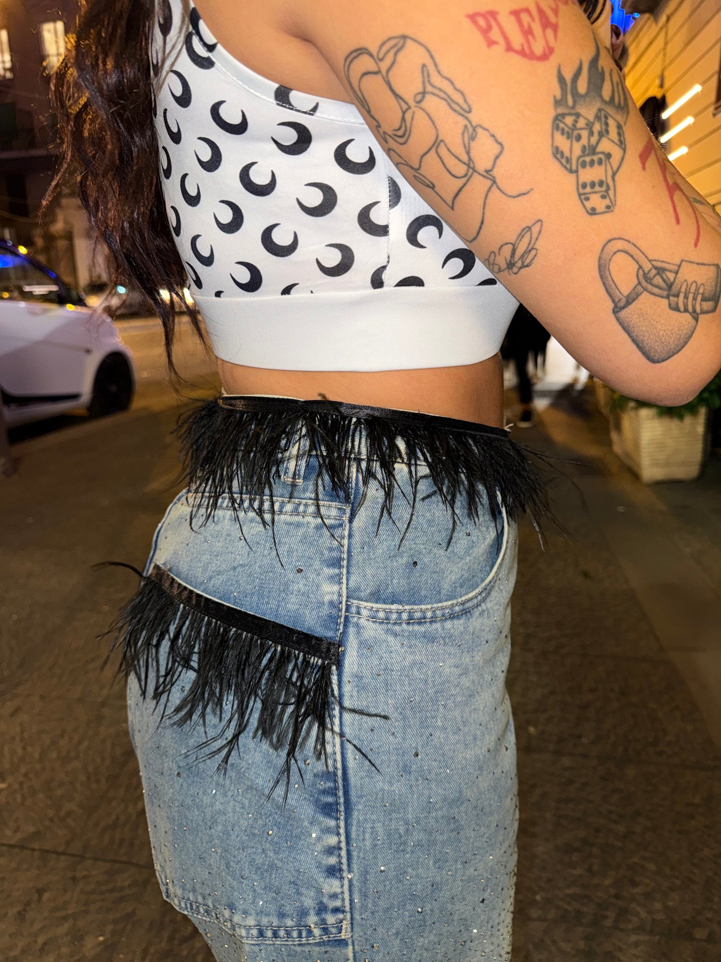 Denim Priscilla con piume