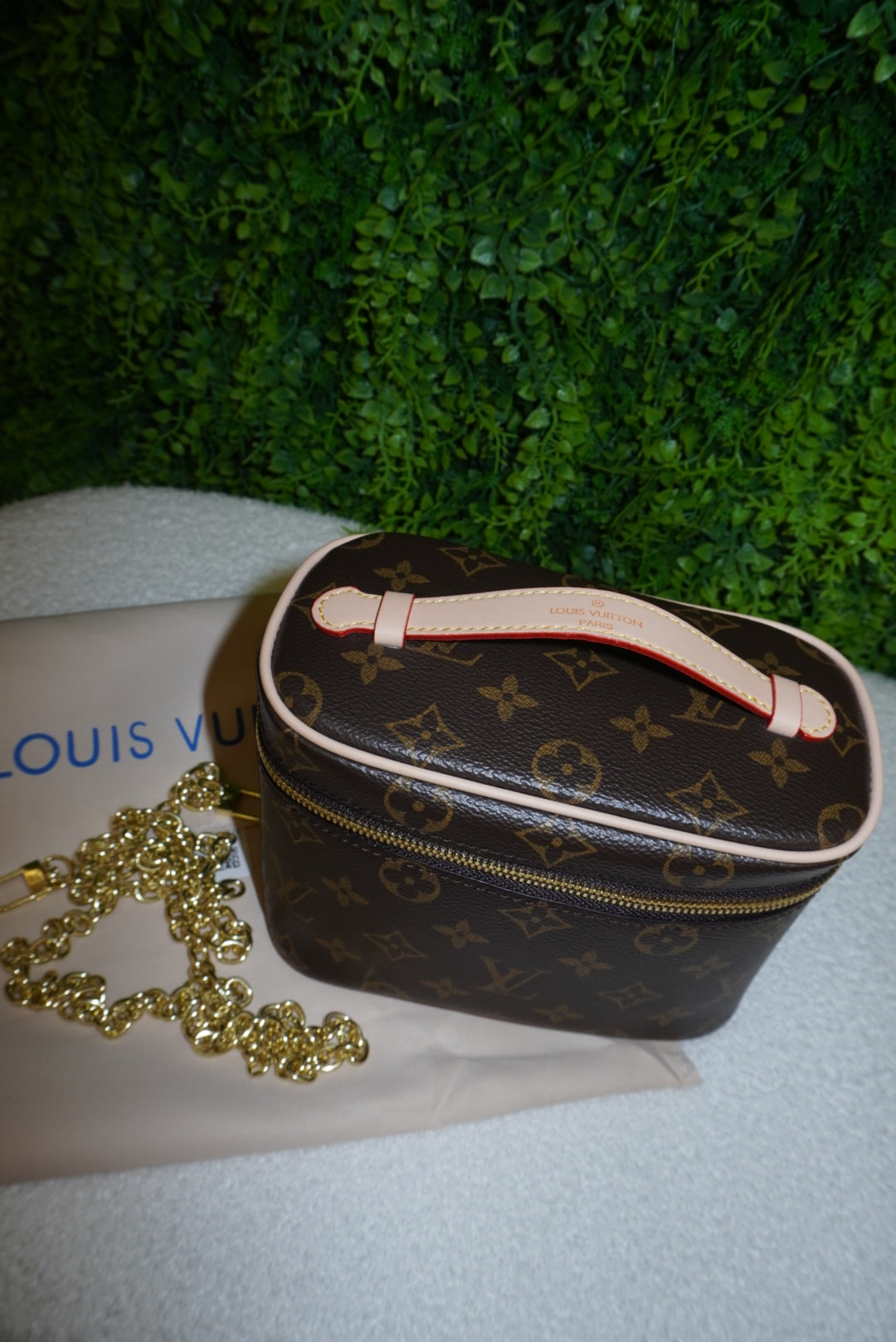 Beauty Lv (dustbag)