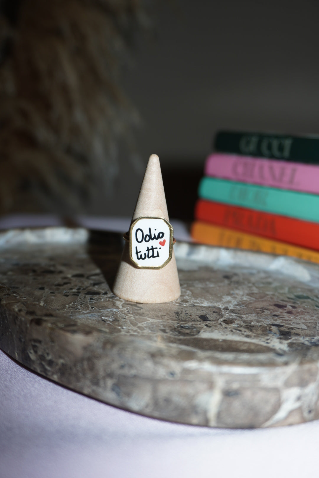 Anello Ama/Odio tutti gold