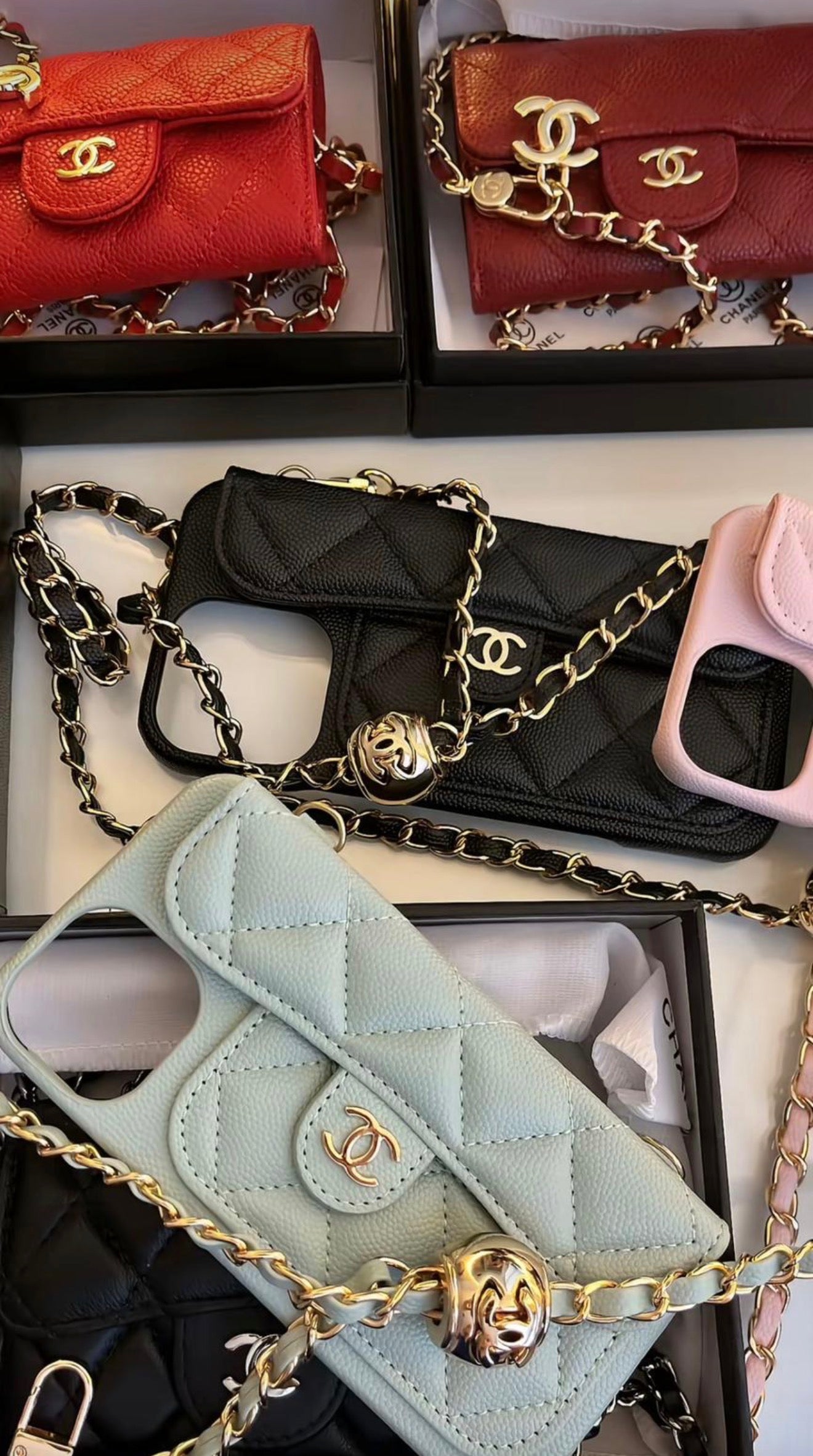 Cover Luxury Nera con tracolla in pre order