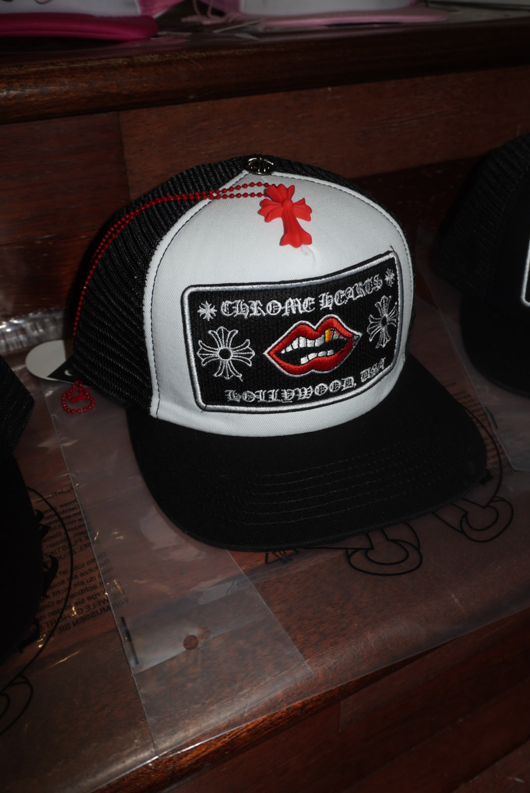 Combo Chrome cappello e collana red